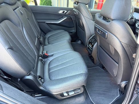 Used 2022 BMW X7 xDrive40i w/ Cold Weather Package AWD/4WD image 17