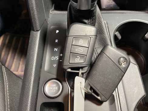 Used 2019 Volkswagen Atlas SE FWD image 32