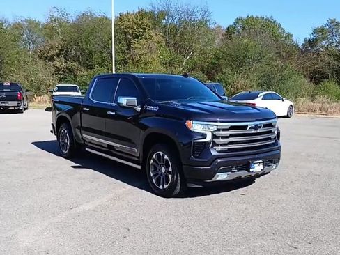 Certified 2022 Chevrolet Silverado 1500 High Country w/ Technology Package image 2