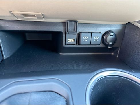 Used 2021 Toyota Highlander XLE image 31