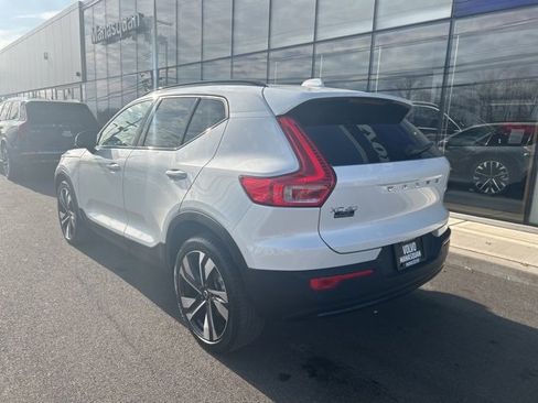 Certified 2025 Volvo XC40 B5 Plus image 3