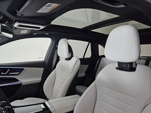 Certified 2025 Mercedes-Benz GLC 300 4MATIC image 9