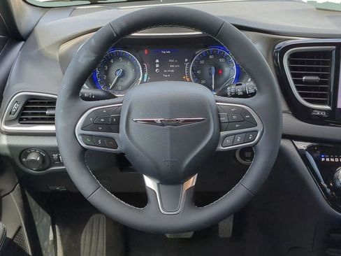 New 2025 Chrysler Voyager LX image 20