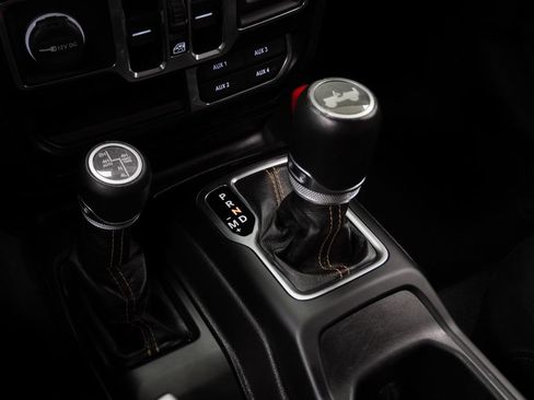 Used 2022 Jeep Wrangler Unlimited Sahara AWD/4WD image 35