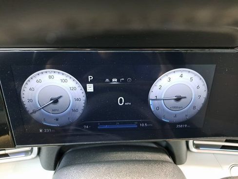 Used 2025 Hyundai Elantra Limited FWD image 9