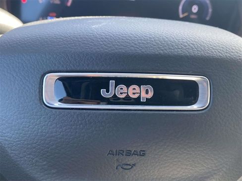 New 2025 Jeep Grand Cherokee Laredo image 27