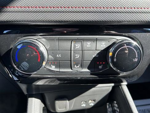 Used 2025 Chevrolet TrailBlazer RS w/ Driver Confidence Package image 37