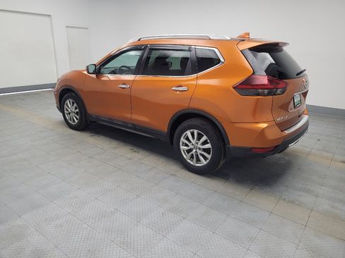 Used 2018 Nissan Rogue SV image 3