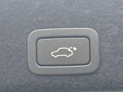 Used 2016 Volvo XC60 T5 Platinum w/ Climate Package image 17