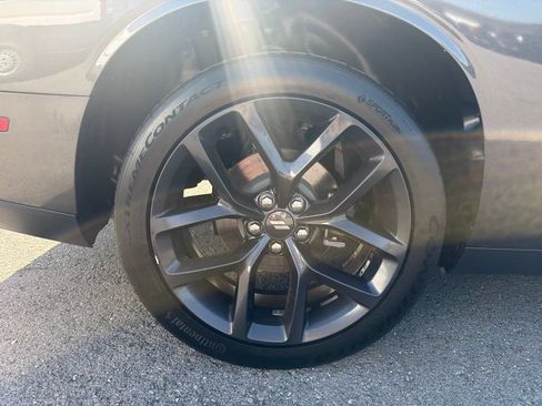 Used 2021 Dodge Challenger SXT w/ Driver Convenience Group RWD image 13
