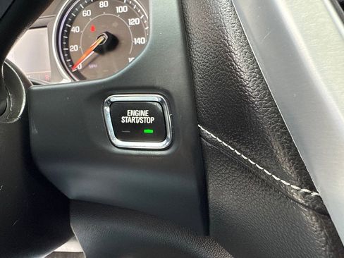 Used 2023 GMC Acadia SLT image 30