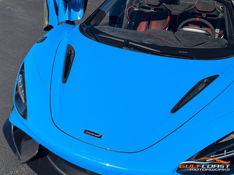 Used 2022 McLaren 765LT RWD image 4