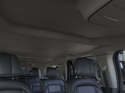 New 2026 Lincoln Navigator Premiere AWD/4WD image 22