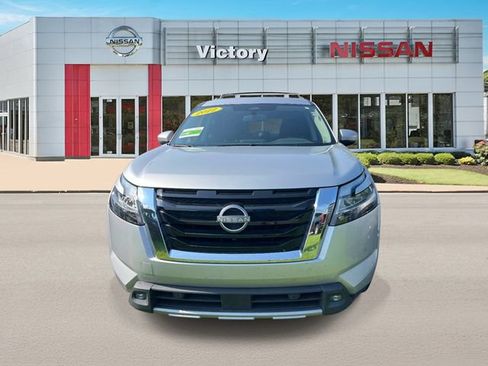 Used 2022 Nissan Pathfinder SL w/ SL Premium Package FWD image 6