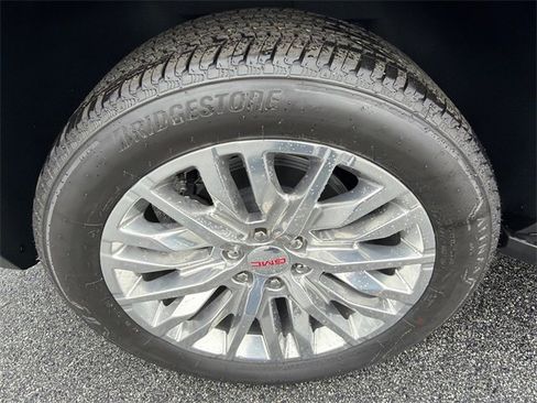 Used 2026 GMC Yukon XL Denali w/ Advanced Technology Package image 17