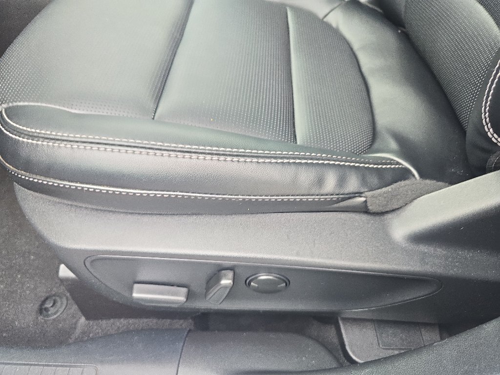 Used 2025 Ford Escape Platinum AWD/4WD image 17