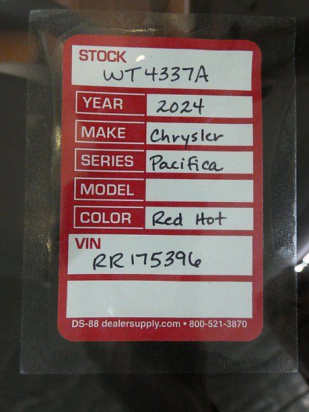 Used 2024 Chrysler Pacifica Pinnacle FWD image 36