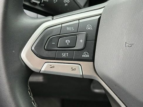 Certified 2025 Volkswagen Tiguan SE w/ Panoramic Sunroof Package image 33