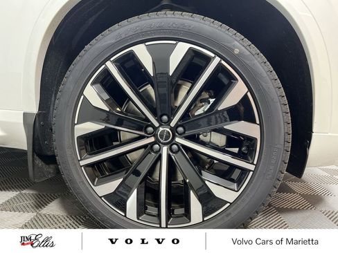 New 2025 Volvo XC90 B5 Core w/ Climate Package image 19