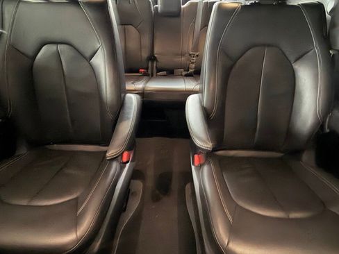 Used 2022 Chrysler Pacifica Touring-L w/ S Appearance Package image 9