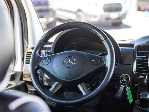 Used 2015 Mercedes-Benz Sprinter 2500 image 12
