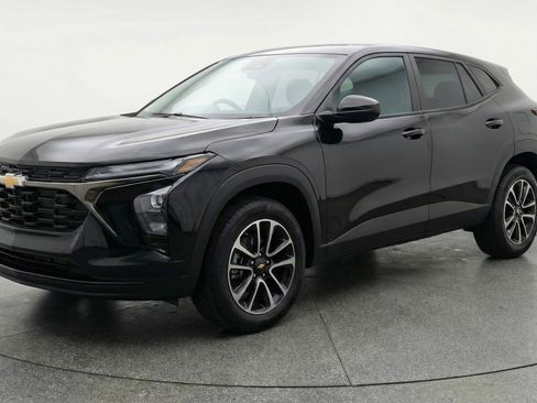 Used 2025 Chevrolet TrailBlazer LT image 3