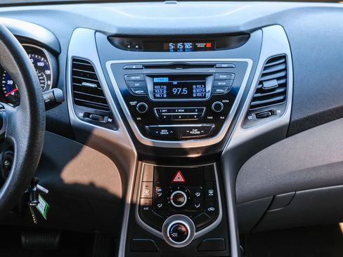 Used 2016 Hyundai Elantra SE FWD image 14