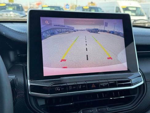 Used 2025 Jeep Compass Trailhawk AWD/4WD image 25