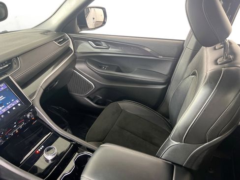 Used 2022 Jeep Grand Cherokee Altitude AWD/4WD image 22