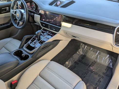 Certified 2023 Porsche Cayenne image 28