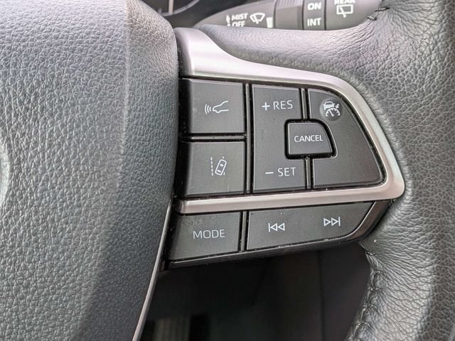 Used 2024 Toyota Sienna XLE FWD image 31