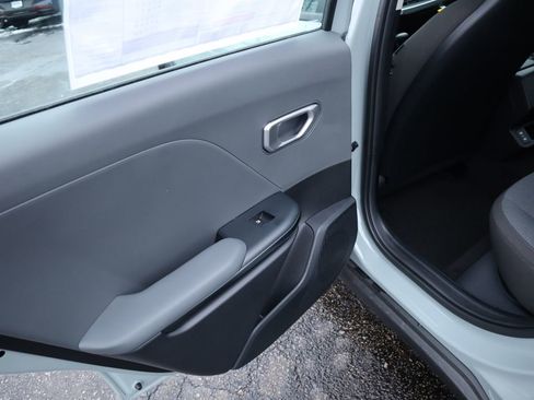 New 2025 Kia K4 LXS image 10