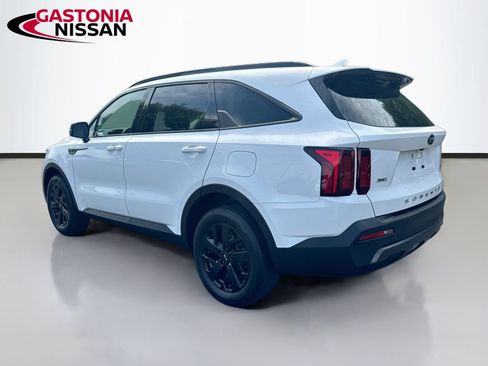 Used 2021 Kia Sorento S w/ Panoramic Sunroof Package AWD/4WD image 6