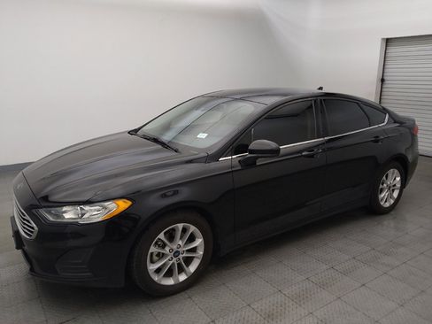 Used 2020 Ford Fusion SE image 2