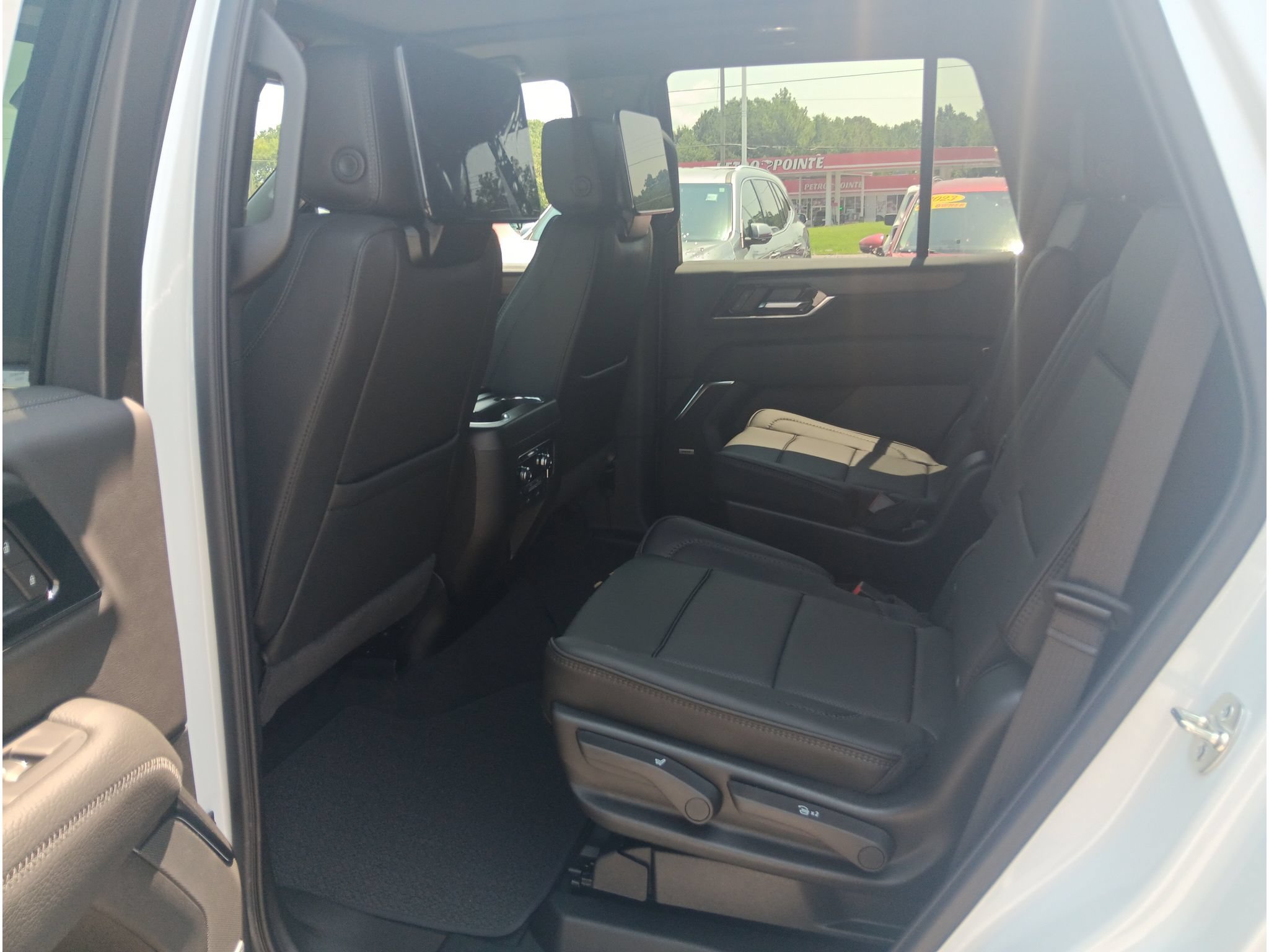 New 2026 GMC Yukon Denali w/ Advanced Technology Package AWD/4WD image 14