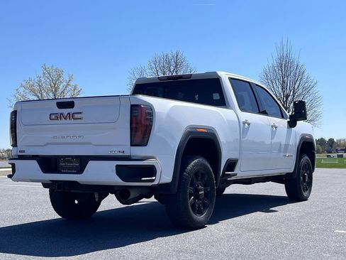 Used 2024 GMC Sierra 2500 AT4 w/ Technology Package AWD/4WD image 8