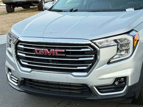 Used 2022 GMC Terrain SLT w/ Tech Package image 9