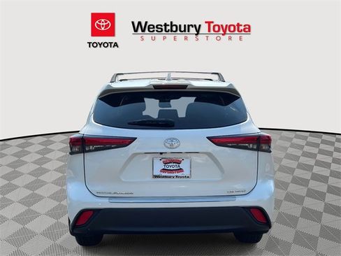 Certified 2021 Toyota Highlander LE image 7