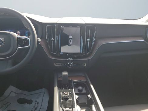Used 2023 Volvo XC60 B5 Plus w/ Climate Package AWD/4WD image 11
