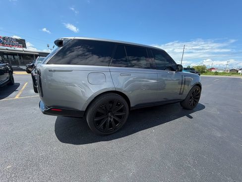 Used 2025 Land Rover Range Rover SE AWD/4WD image 3