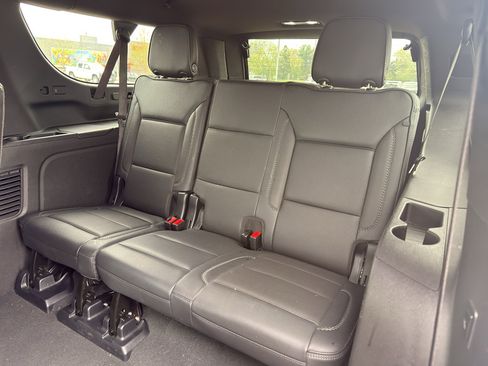 Used 2025 GMC Yukon XL Denali AWD/4WD image 38