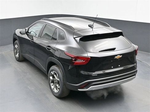 New 2026 Chevrolet Trax LT w/ Driver Confidence Package image 37