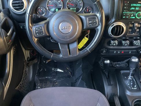 Used 2014 Jeep Wrangler Unlimited Rubicon w/ Connectivity Group AWD/4WD image 20