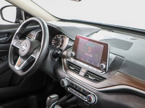 Used 2024 Nissan Altima 2.5 SV image 25