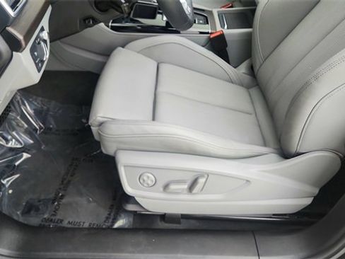 Used 2024 Audi Q5 e Prestige w/ Prestige Package image 36