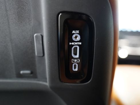 Certified 2026 Chrysler Pacifica Pinnacle image 9