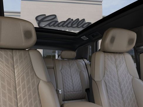 New 2026 Cadillac Lyriq Signature Luxury AWD/4WD image 24