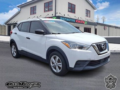 Used 2020 Nissan Kicks S FWD image 1