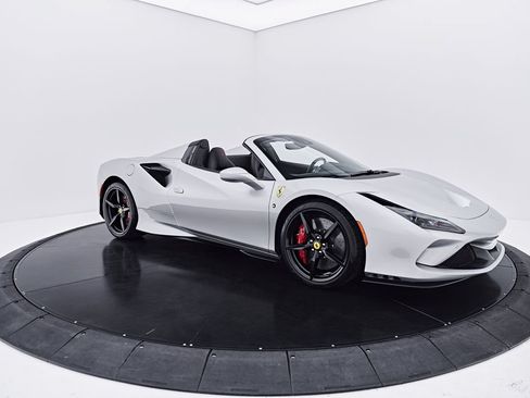 Used 2022 Ferrari F8 Tributo RWD image 33