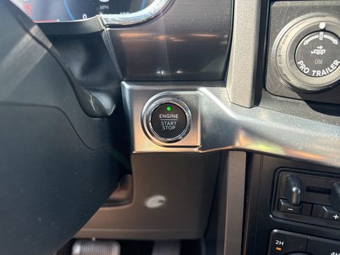 Used 2022 Ford F150 Lariat w/ Trailer Tow Package image 21